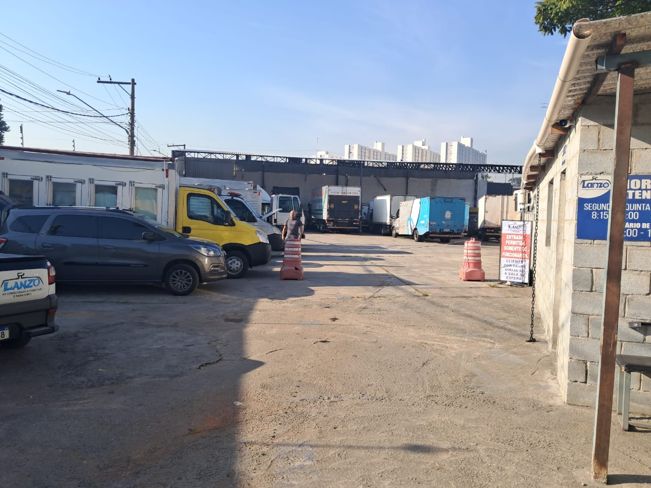 Pátio da Lanzo com frota de clientes