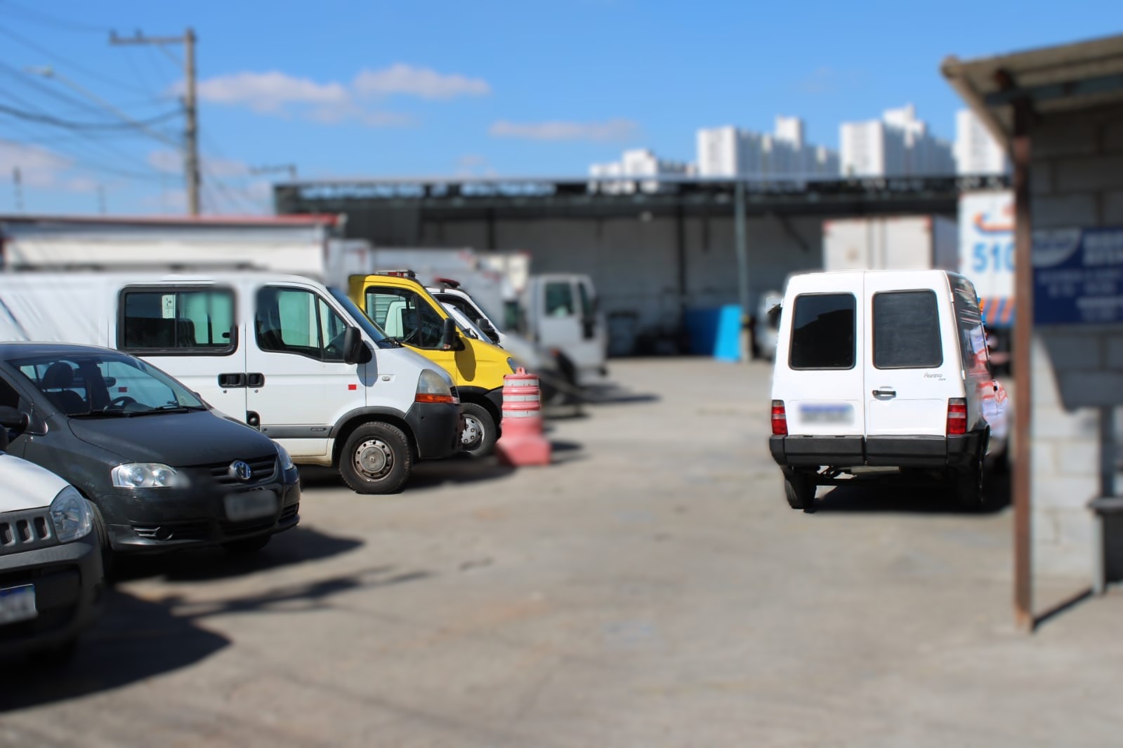 Pátio da Lanzo com frota de clientes